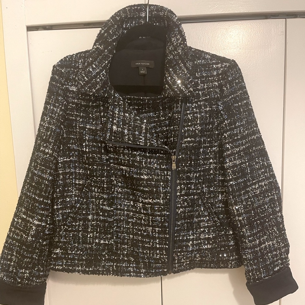 Ann Taylor size 8. Navy w some “sparkle”. Great for the holidays or with jeans.